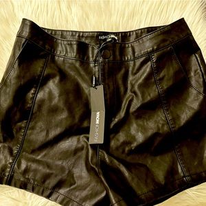 Fashion nova leather shorts